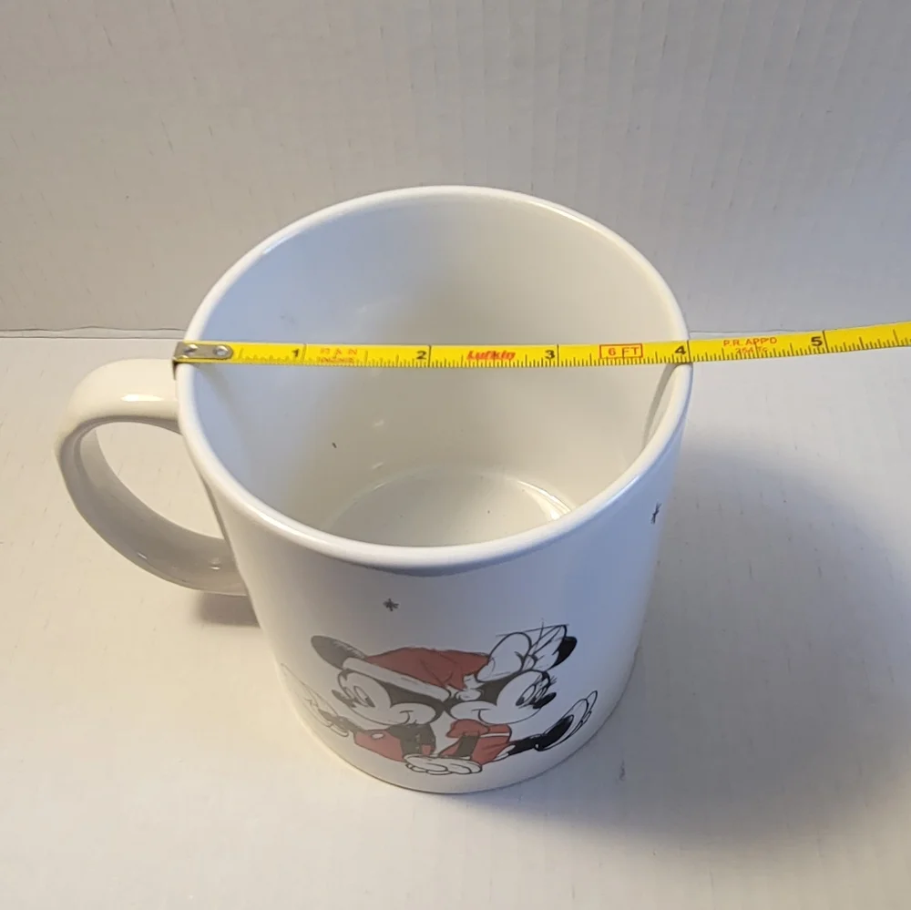 NWOT Disney Mickey And Minnie Holiday Kisses 20 Oz. Mug